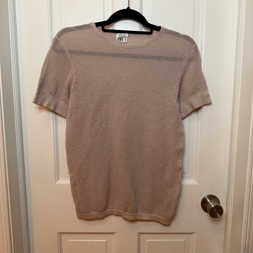 Zara woman’s knit short sleeve sweater top size s in beige